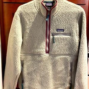 Patagonia retro pile marsupial pullover.  Size wmn S